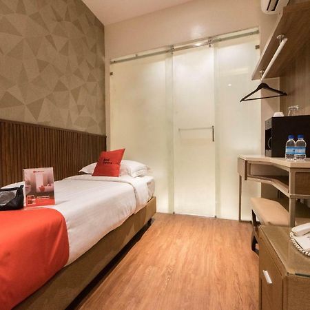 Reddoorz Premium @ South Triangle קואזון סיטי מראה חיצוני תמונה