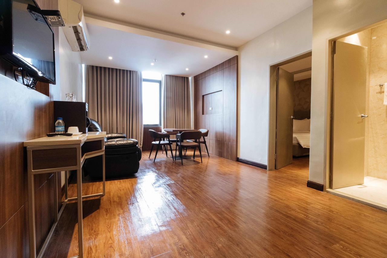 Reddoorz Premium @ South Triangle קואזון סיטי מראה חיצוני תמונה