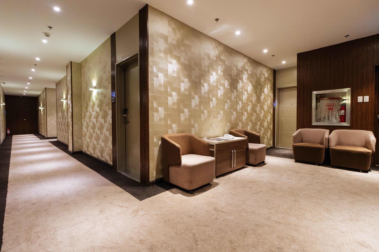 Reddoorz Premium @ South Triangle קואזון סיטי מראה חיצוני תמונה