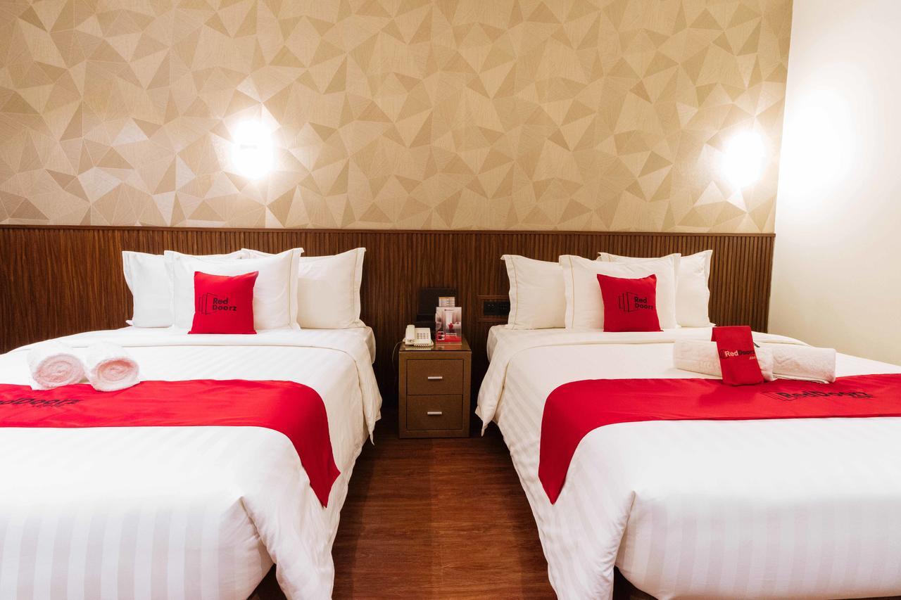 Reddoorz Premium @ South Triangle קואזון סיטי מראה חיצוני תמונה