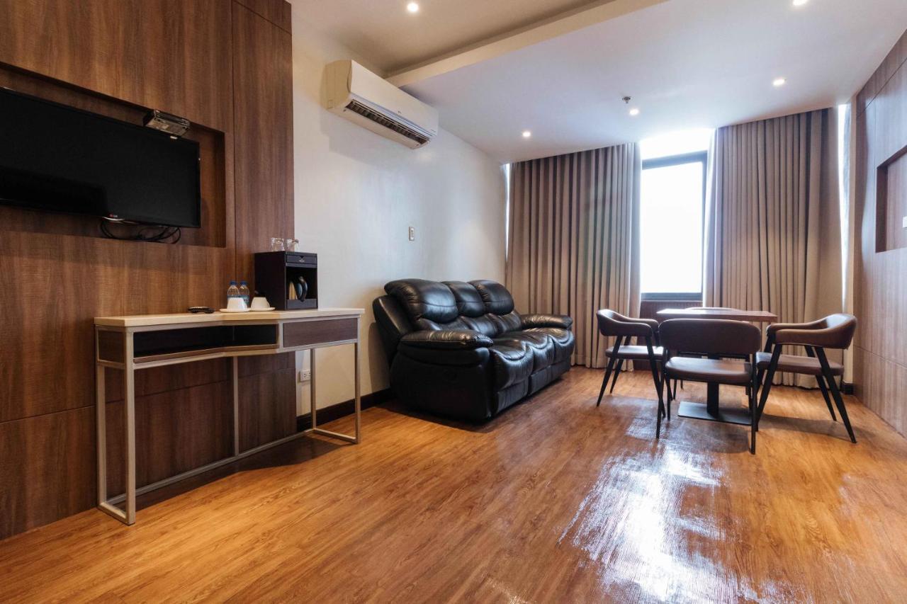 Reddoorz Premium @ South Triangle קואזון סיטי מראה חיצוני תמונה