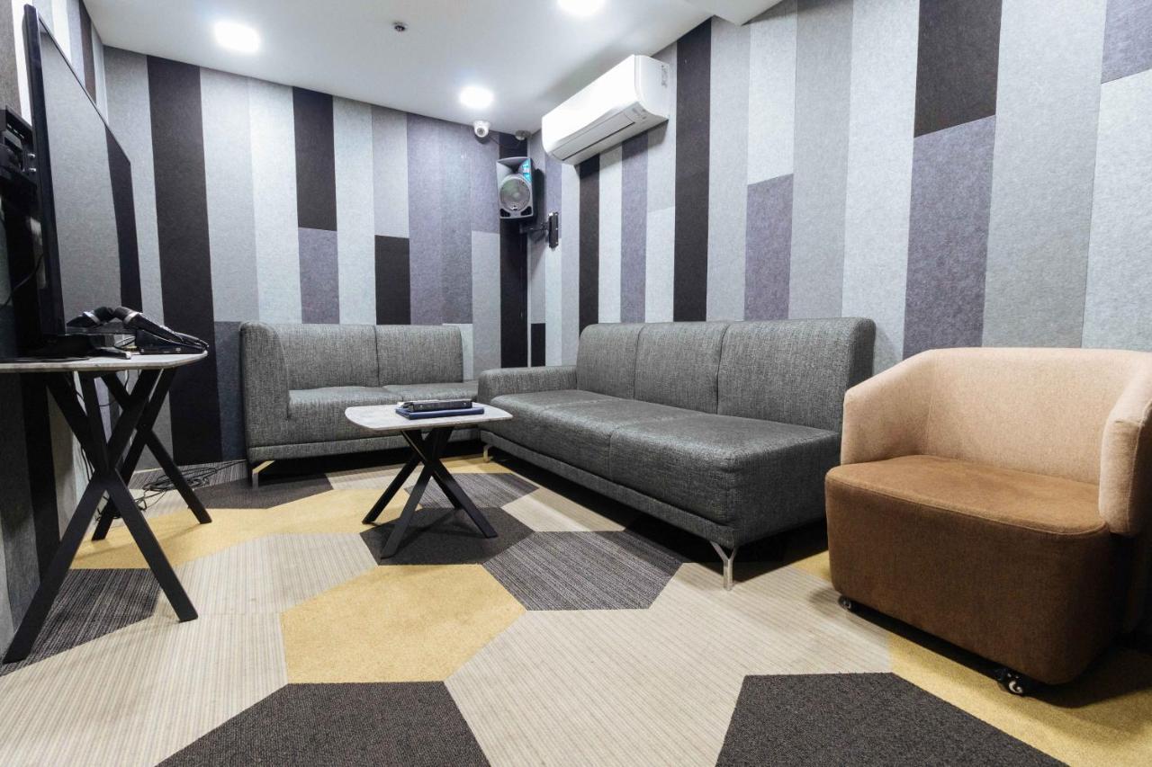 Reddoorz Premium @ South Triangle קואזון סיטי מראה חיצוני תמונה
