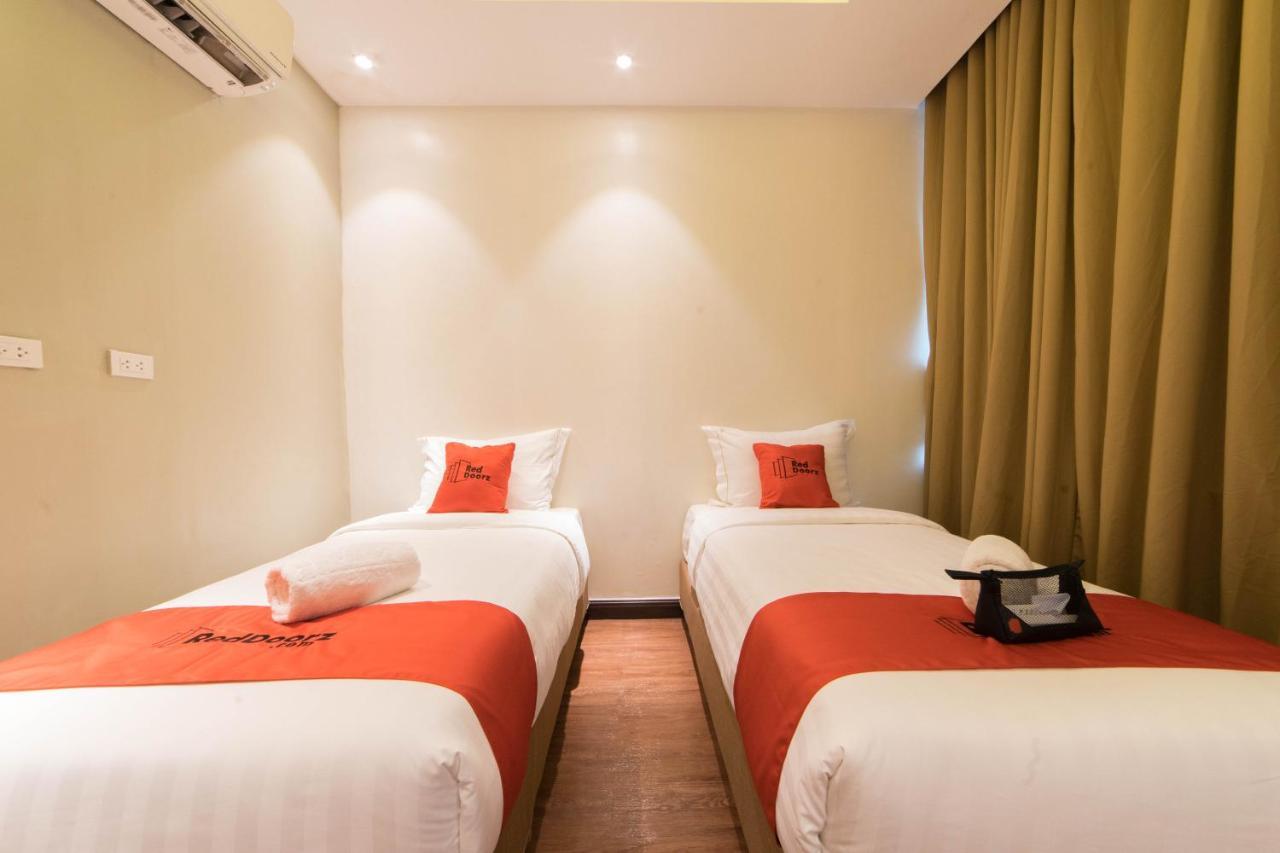 Reddoorz Premium @ South Triangle קואזון סיטי מראה חיצוני תמונה