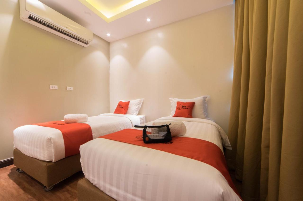 Reddoorz Premium @ South Triangle קואזון סיטי מראה חיצוני תמונה
