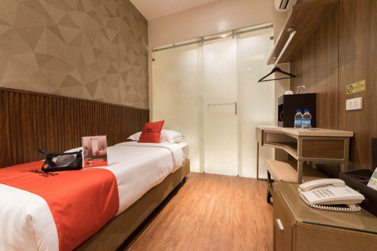 Reddoorz Premium @ South Triangle קואזון סיטי מראה חיצוני תמונה