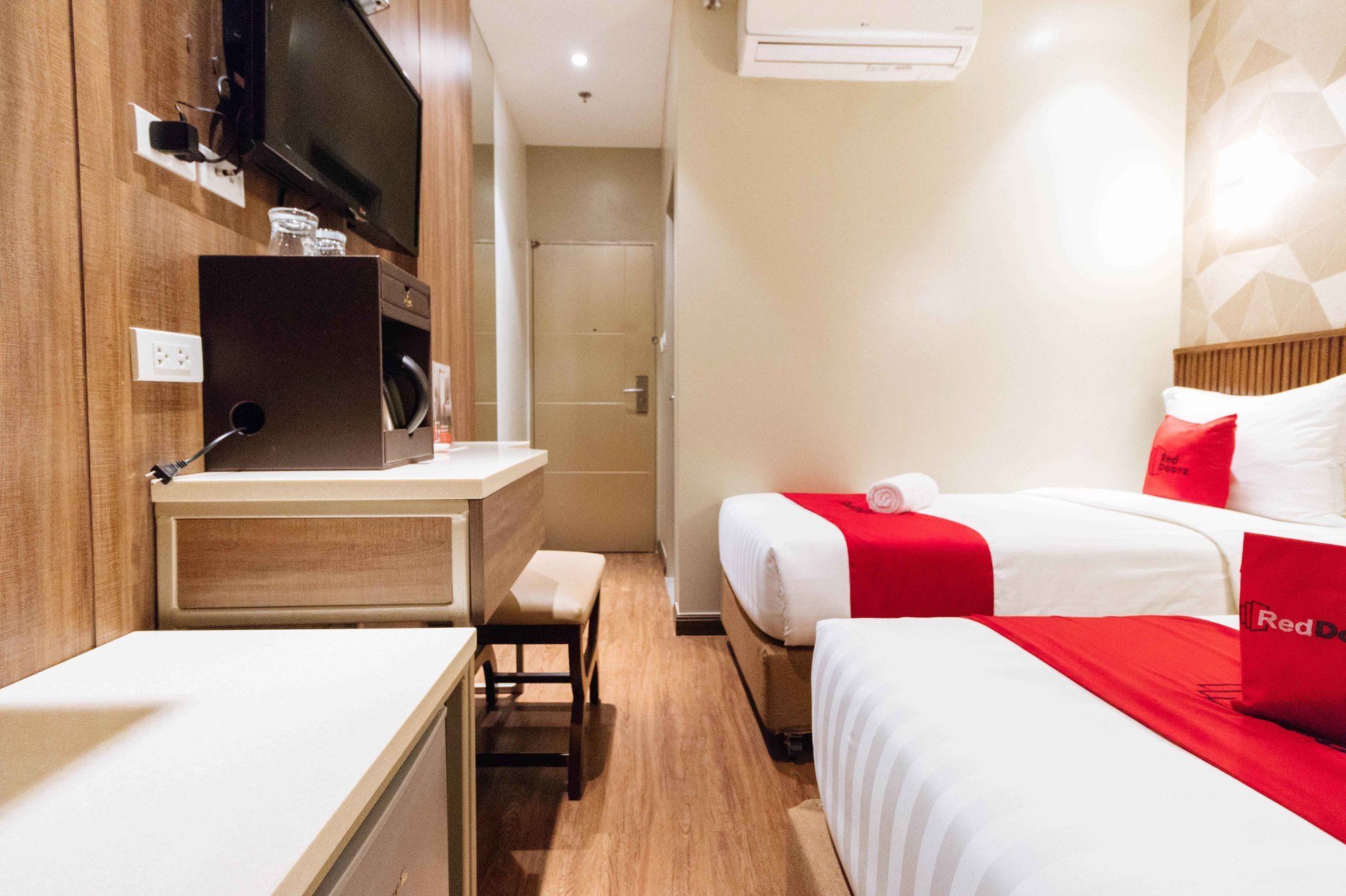 Reddoorz Premium @ South Triangle קואזון סיטי מראה חיצוני תמונה