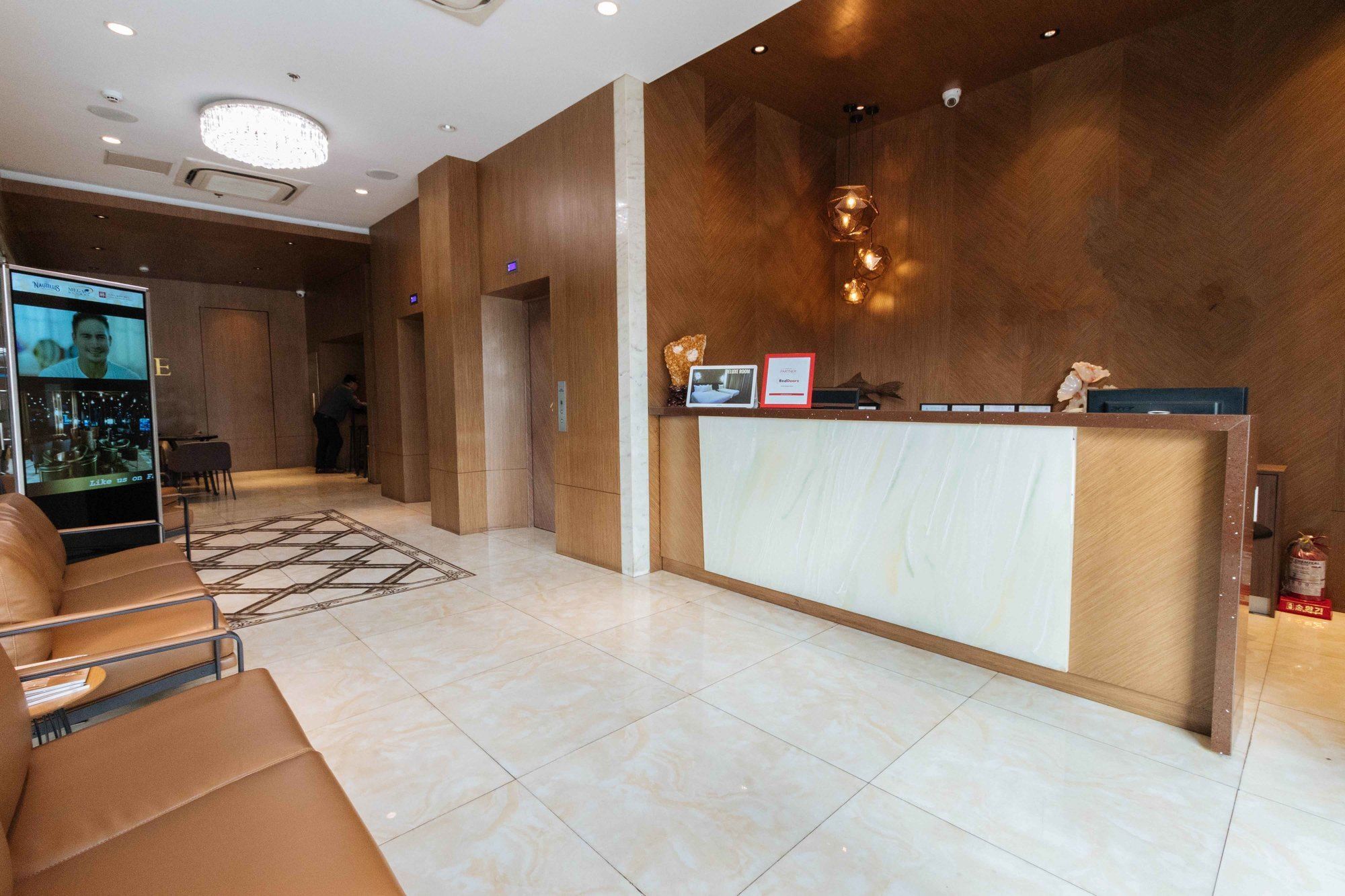 Reddoorz Premium @ South Triangle קואזון סיטי מראה חיצוני תמונה