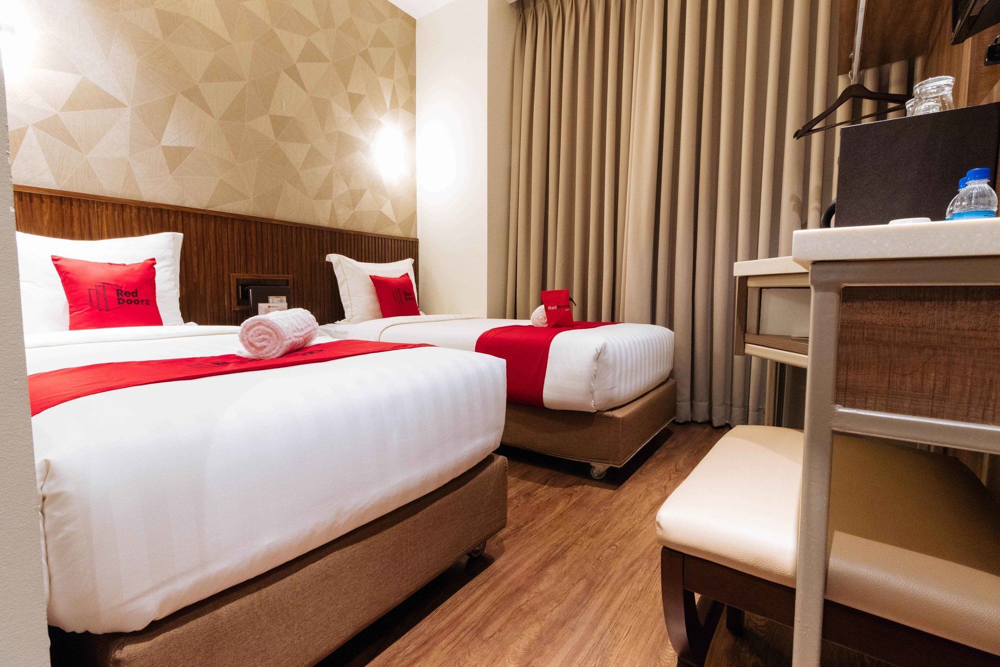 Reddoorz Premium @ South Triangle קואזון סיטי מראה חיצוני תמונה