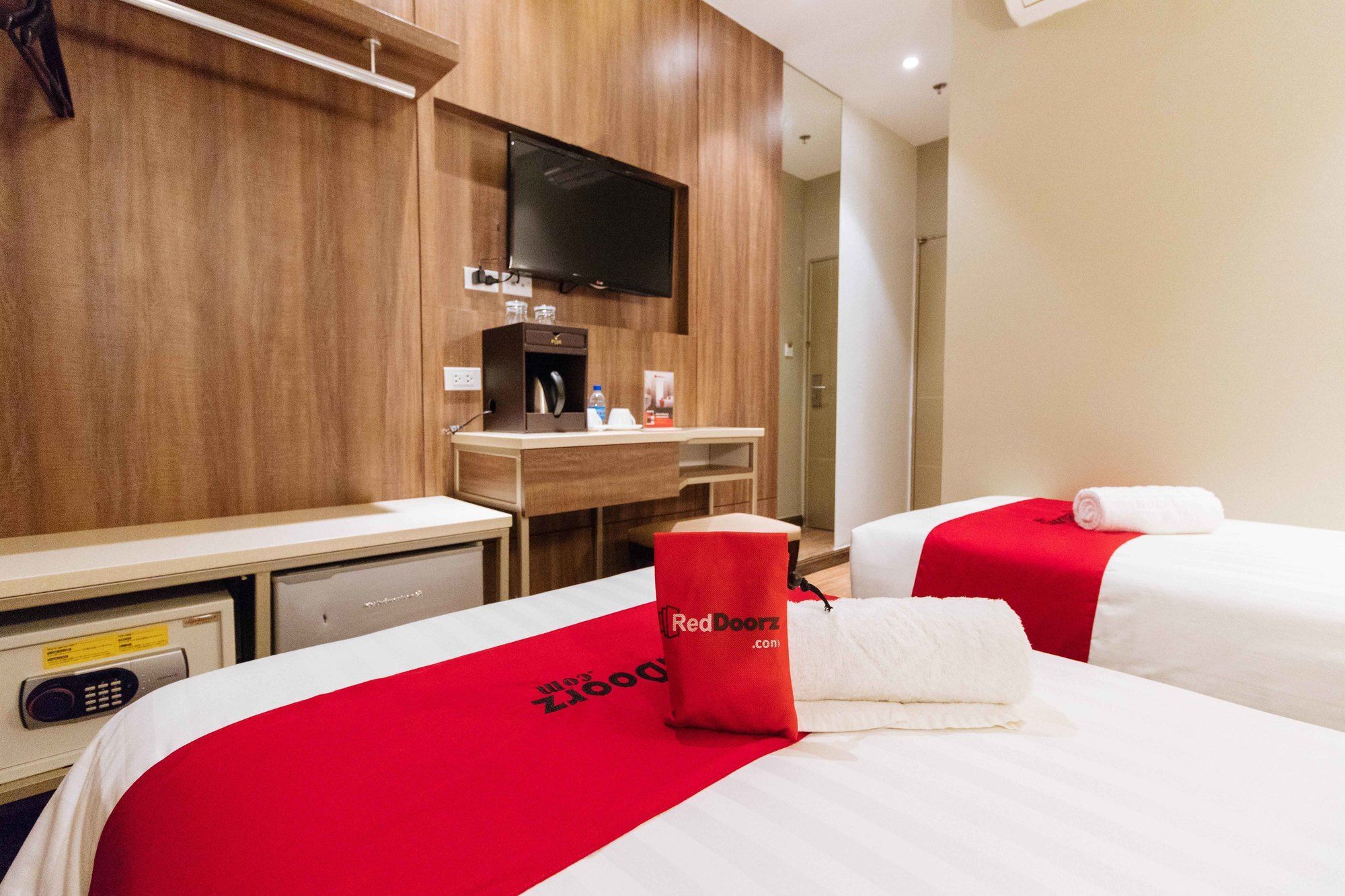 Reddoorz Premium @ South Triangle קואזון סיטי מראה חיצוני תמונה