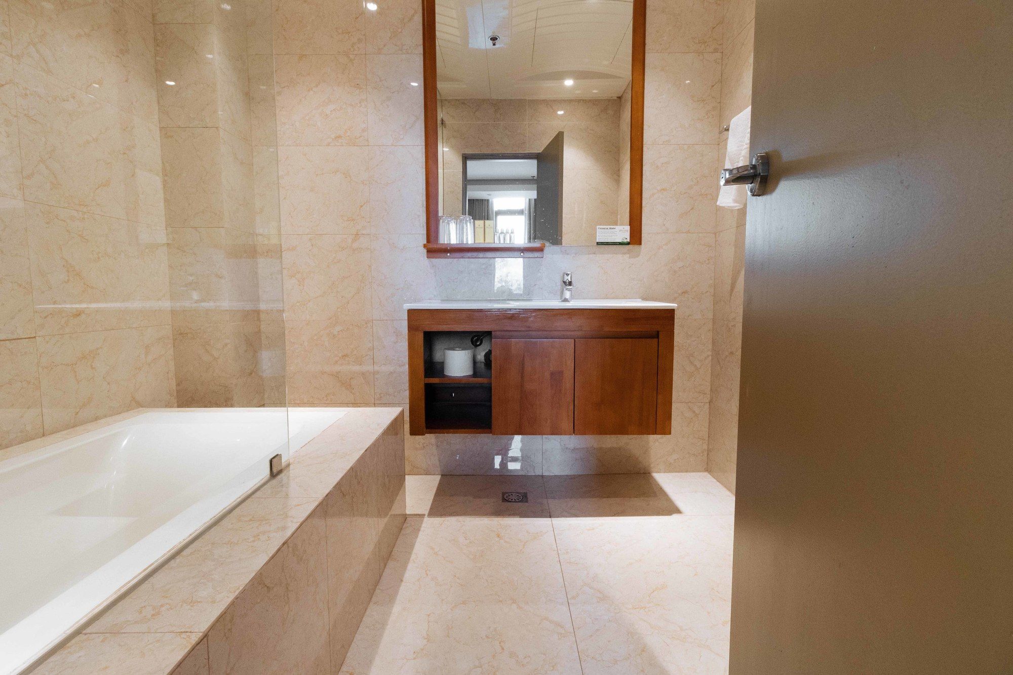 Reddoorz Premium @ South Triangle קואזון סיטי מראה חיצוני תמונה