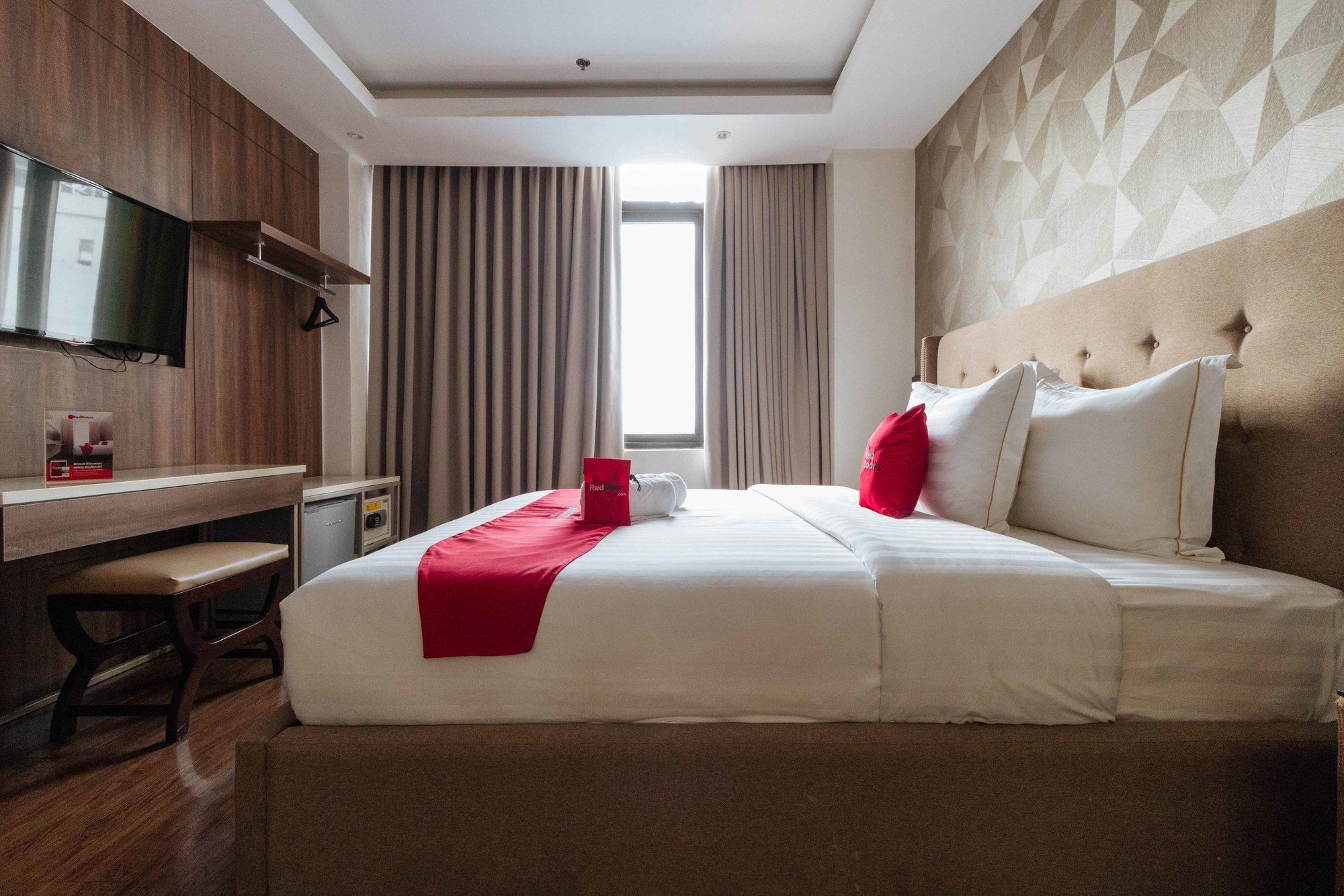 Reddoorz Premium @ South Triangle קואזון סיטי מראה חיצוני תמונה