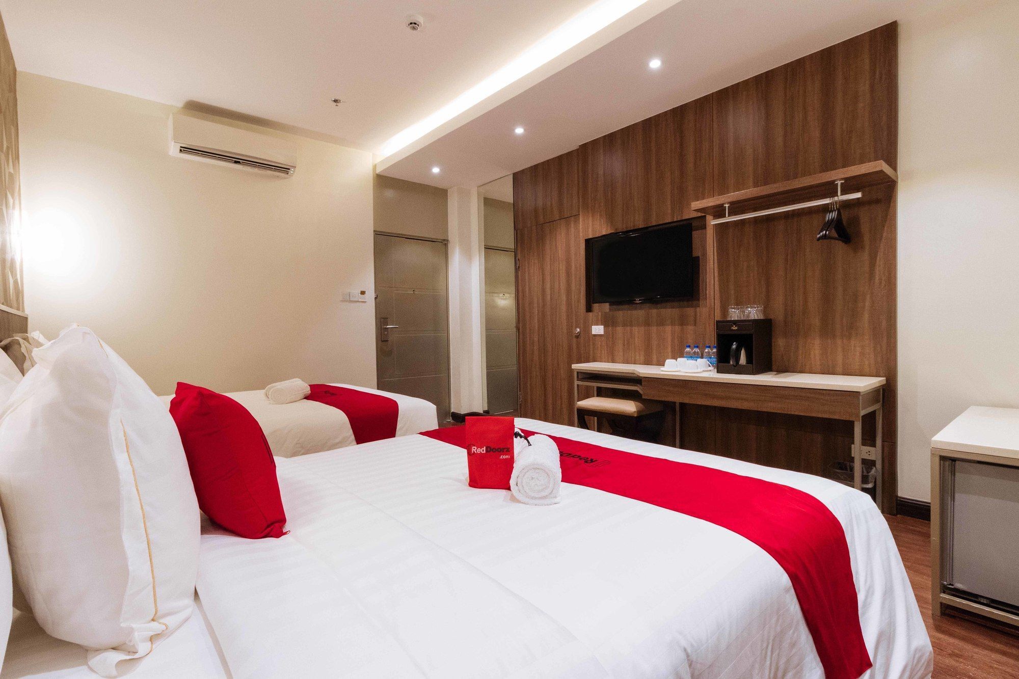 Reddoorz Premium @ South Triangle קואזון סיטי מראה חיצוני תמונה
