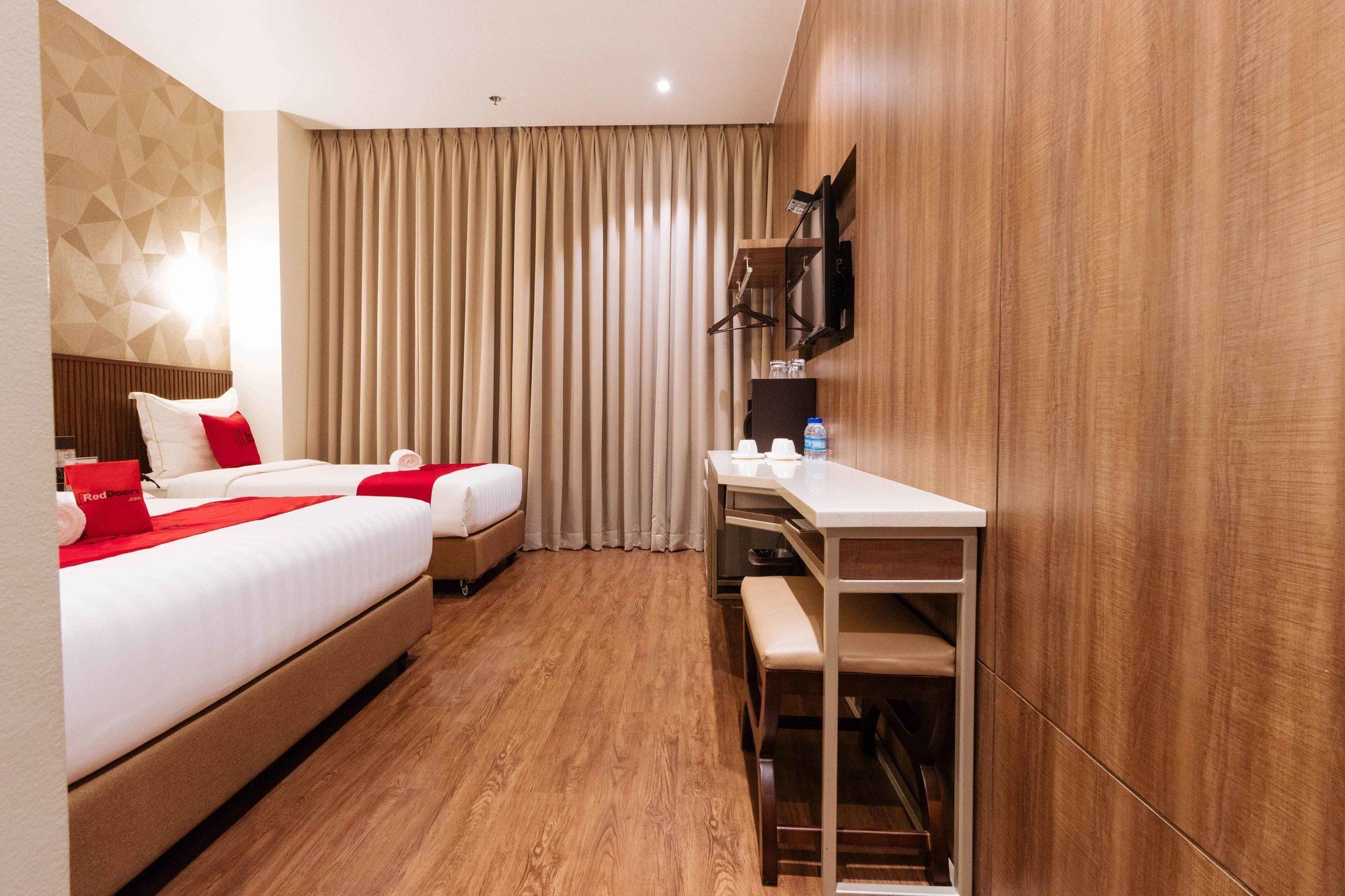 Reddoorz Premium @ South Triangle קואזון סיטי מראה חיצוני תמונה