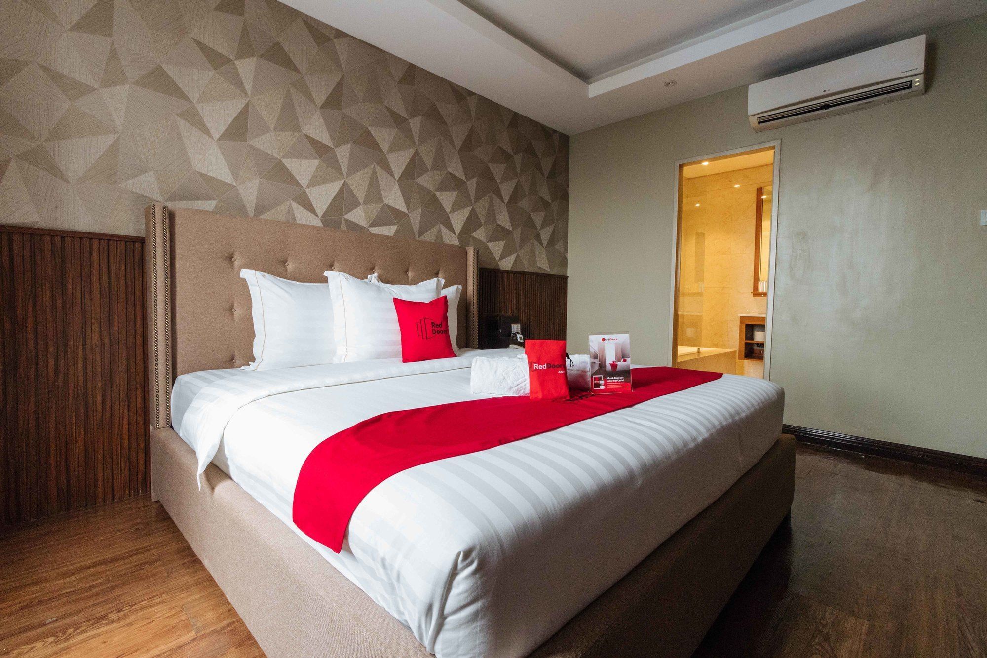 Reddoorz Premium @ South Triangle קואזון סיטי מראה חיצוני תמונה